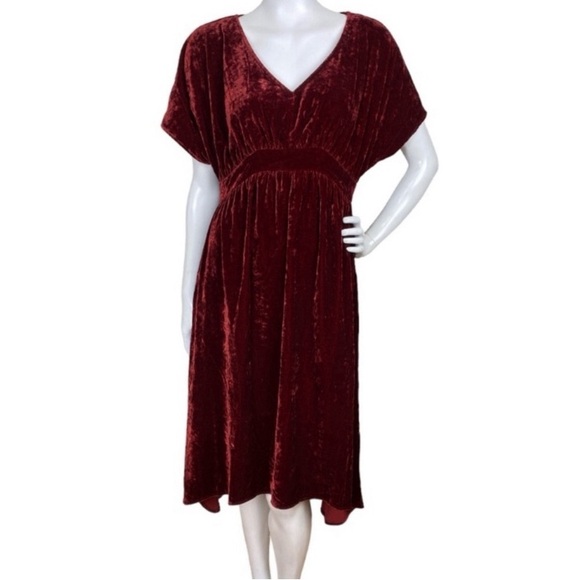 Cabi 3696 Grace Tribute Crushed Velvet Dress
Short Sleeves High Low Hem Sz Large - Picture 7 of 16